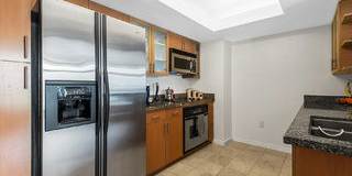 13700 Marina Pointe Drive Gallery 6