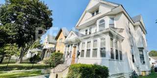 Spacious Upper-Level Duplex in the Heart of South Minneapolis. Gallery 21