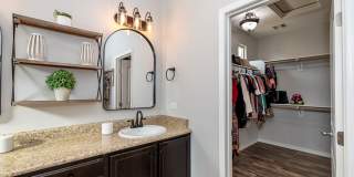 4 BEDROOM POOL & SOLAR HOME! Gallery 25