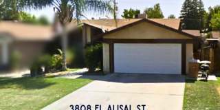 Available Now | 3 bd 2 ba Townhome Gallery 1