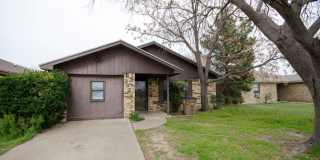 Spacious 4 bed, 2 bath home AVAILABLE SOON! Gallery 1