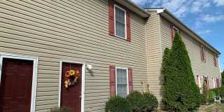 2 Bedroom 2.5 Bath Townhouse Gallery 1