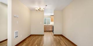 Beautiful 3-Bedroom Townhome Near Licton Springs Park Gallery 8
