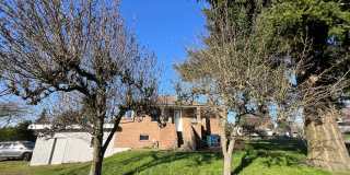 Newly renovated light filled 2 bedroom home with views of Rainer in Bryn Mawr-Skyway! Gallery 1