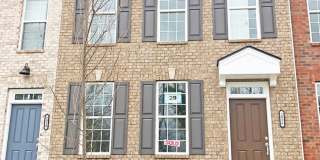Gorgeous luxury 2BD/2.5BA M'boro townhome w/garage, washer/dryer, across from MTSU! Gallery 1