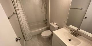 Room in 6 Bedroom Home at Henslowe Dr Gallery 31