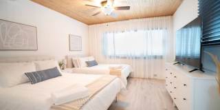 Stylish Heated Pool House  Near the Beach Gallery 7