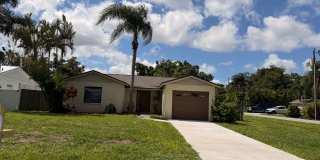 Great 2/2 with garage and fenced yard Gallery 1