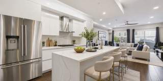Philly Magazine-Featured Luxury 3 Bed Condo with Huge Roof Deck & Skyline Views Gallery 15