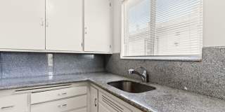 Recently Remodeled 1 Bedroom Duplex Unit Looking for a new tenant! Gallery 9