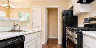 Comfortable Living in the Heart of Stockbridge Gallery 8