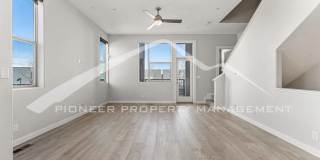 Beautiful Townhome with Central A/C and Two Car Garage! Gallery 12