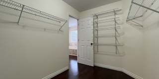 Grand 5 Bedroom Home Featuring 19ft Ceilings, Family Room & Main-Level Suite Gallery 48