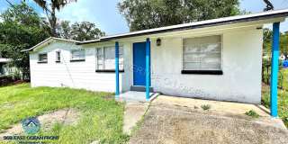 Gorgeous 3 bedroom / 1.5 bathroom home ready for rent in Orange Park. Gallery 1