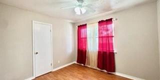 512 Lake Forest Boulevard Gallery 9
