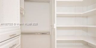 16275 Collins Avenue Gallery 12