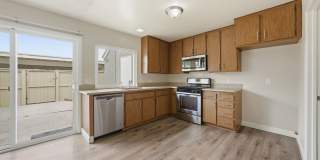 Spacious Two Story Townhome in Woodbridge Gallery 4