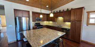 Long-Term Lease: The Ponderosa Meadows Townhouse Gallery 6