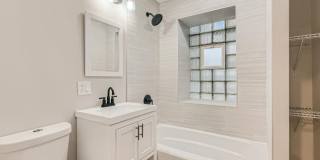 5817 South Calumet Avenue - 1 Gallery 6