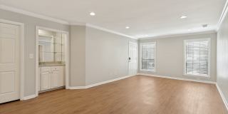 GROUND-FLOOR 2-BEDROOM ALAMO HEIGHTS CONDOMINIUM Gallery 9