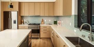 2822 1/2 Avenel St Gallery 7