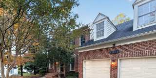 GORGEOUS 5 bed 3.5 Bath with beautiful landscaping Gallery 1