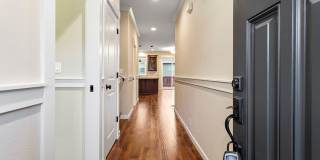 Excellent Condition Three Bedroom + Office, Fenced Backyard, Central AC Gallery 4