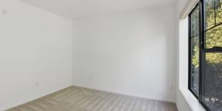 2Bd/1.75Ba Bellevue Townhome Gallery 15