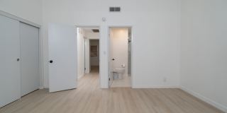 BEAUTIFUL 4 Bed 3 Bath unit Gallery 20