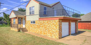 Charming Home + Balcony + Centrally Located in OKC + 3 bedrooms Gallery 3