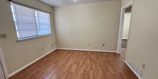 2 bed, 1 bath duplex house in Edmond with central heat and air next to UCO campus Gallery 14