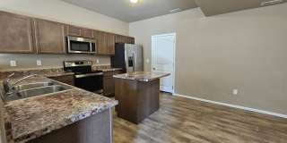 3 bed-3 bath Townhome with AC!!! Gallery 7