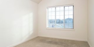 2BD 2.5BA + Bonus Room/Den/Office Townhouse w/Garage + AC + Washer/Dryer Included Gallery 9