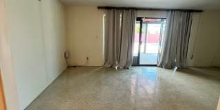 East- 3 bedroom/ 2 bathroom home with sparkling pool! Gallery 32
