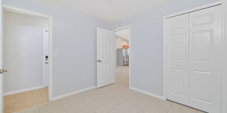 Well Maintained Duplex in Lehigh with 1 Car Garage! Gallery 18