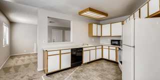 Stunning 2 Bedroom 2 Bath 2nd story condo Gallery 1