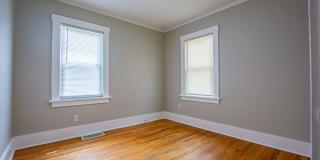 2 Bedroom / 1 Bath Duplex with Garage in Askarben! Gallery 10