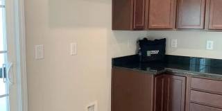 Room in 3 Bedroom Home at Revolutionary Trl Gallery 9