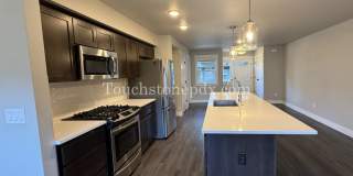 Charming 3 Bed, 2 Bath Townhome with Garage in Beautiful Sandy Gallery 4