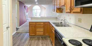 Near Local Shops and Restaurants Gallery 3