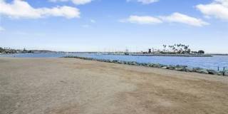 THE BAYSIDE Gallery 14