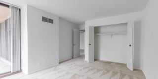 Waterside Towers Apartments Gallery 17