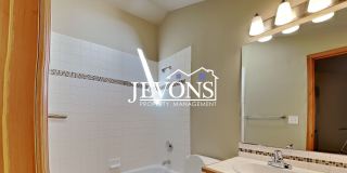 Charming two-story condo with two master suites - Pet Friendly! Gallery 17