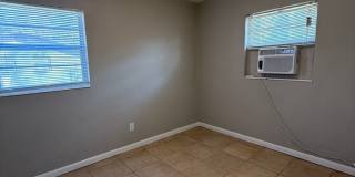 Quiet duplex biking distance from UF! Gallery 15