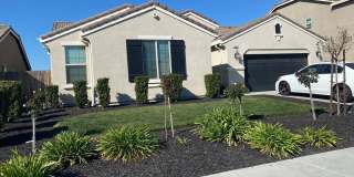 Don't miss this newer 4 bedroom home in northwest Hanford.... Gallery 1
