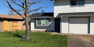 New 2 bed 1 1/2 bath duplex in Springfield! Gallery 1