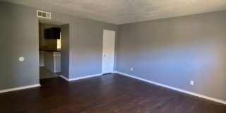 2 Bedroom 1.5 Bath Apt at the Monterey Square Apts NW OKC Gallery 4