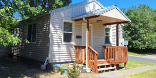 Quaint 2 bedroom 1 Bathroom Duplex Gallery 1