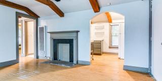 Unique with a Artsy Flare    2 Bed/1.5 Bath in Edgemere Park $995/month! Gallery 6