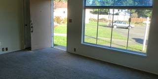 Rent Ready --- Pending approved tenant Gallery 12